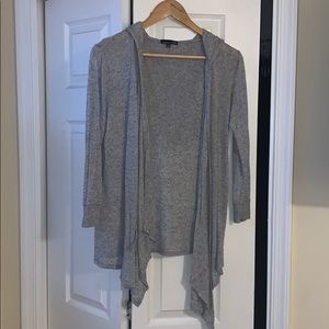 Three quarter sleeve, light sweater